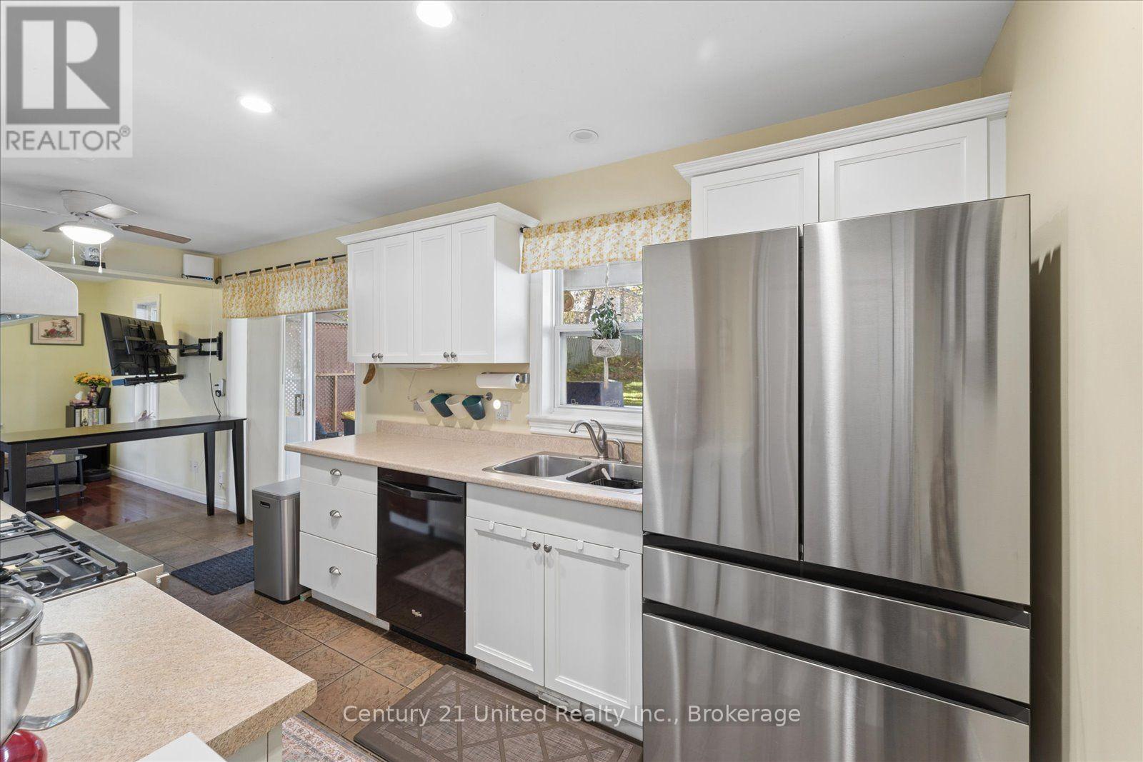 566 Sherbrooke Street, Peterborough, ON photo 18