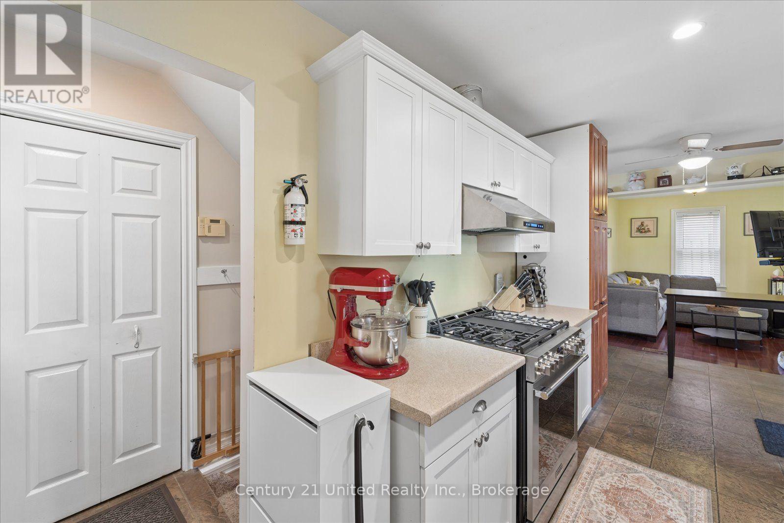 566 Sherbrooke Street, Peterborough, ON photo 19