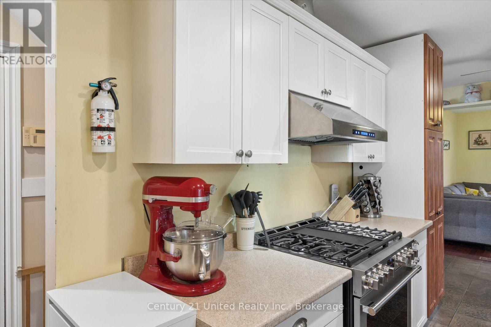 566 Sherbrooke Street, Peterborough, ON photo 20