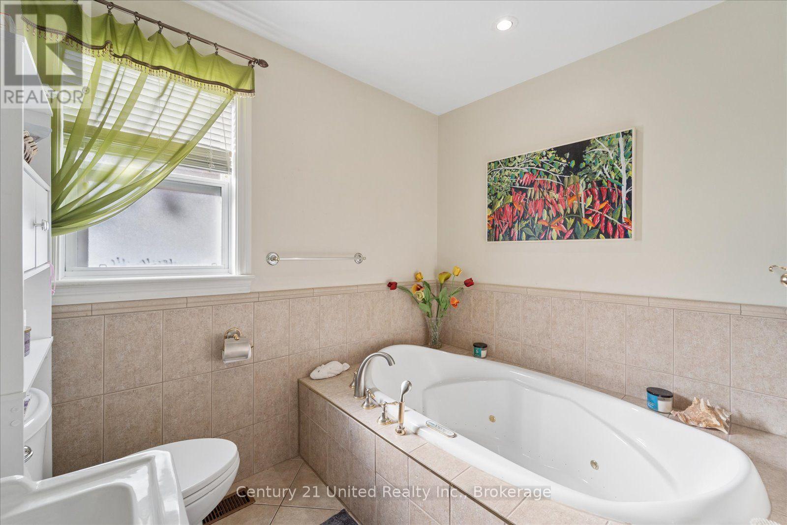 566 Sherbrooke Street, Peterborough, ON photo 25