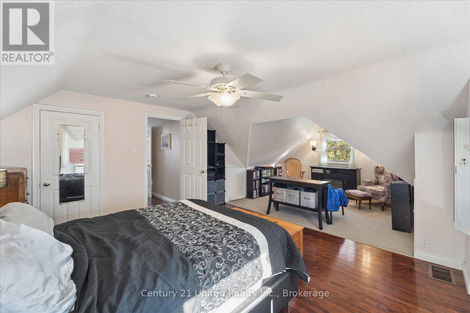 566 Sherbrooke Street, Peterborough, ON photo 30