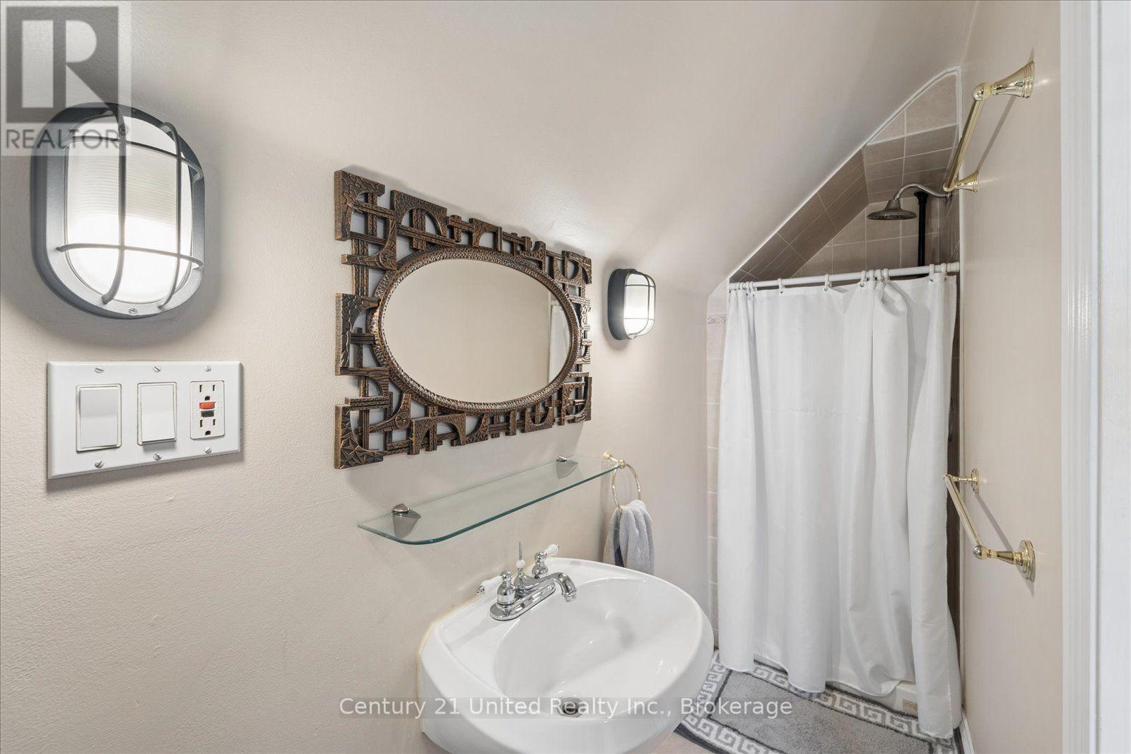 566 Sherbrooke Street, Peterborough, ON photo 31