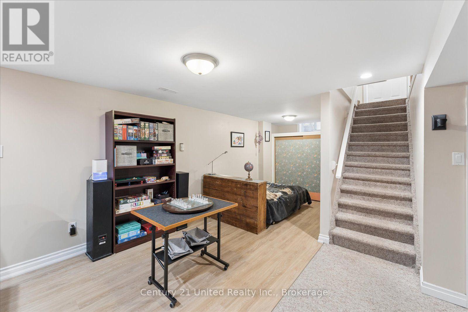 566 Sherbrooke Street, Peterborough, ON photo 32