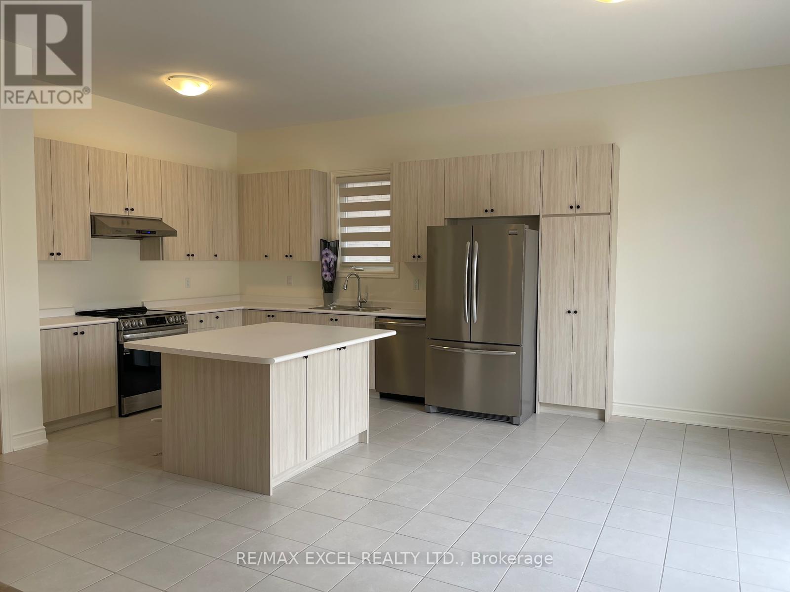 2206 Cayenne Street, Oshawa, ON photo 2