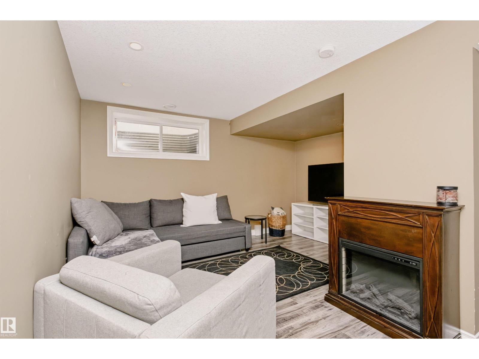 Property photograph 42 for MLS E4514550