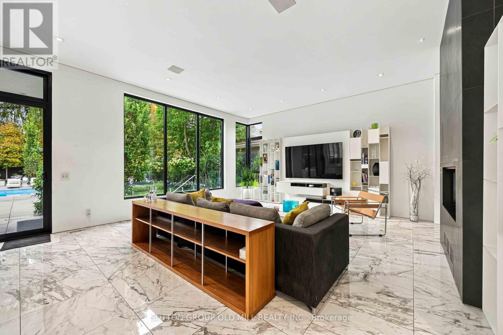 14 Parson Court, Toronto, ON photo 5