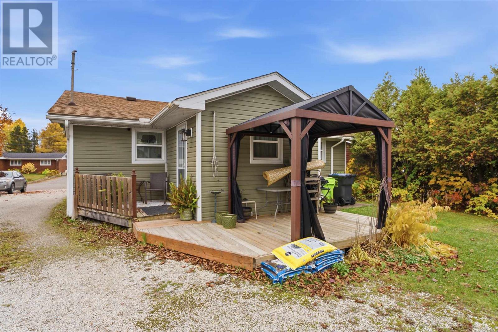 84 Farquhar ST - 5
