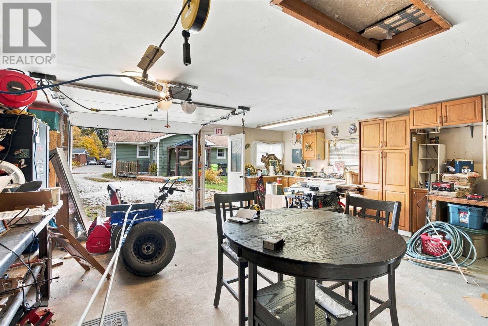 84 Farquhar ST - 34