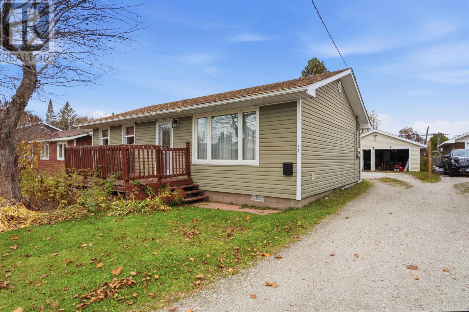 84 Farquhar ST - 3