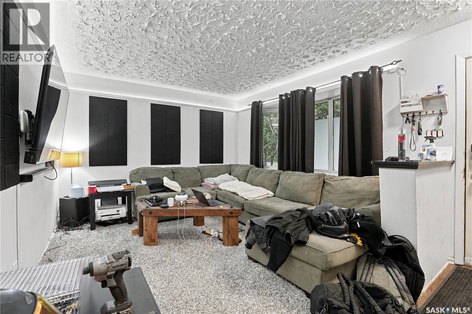 2325 Wiggins AVENUE S, Saskatoon — photo 2