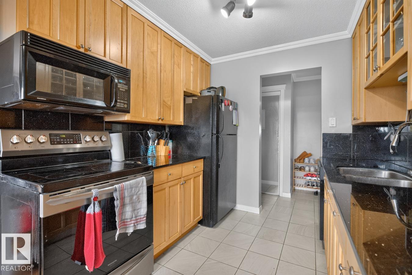 #402 9925 83 AV NW, photo 9 of 23