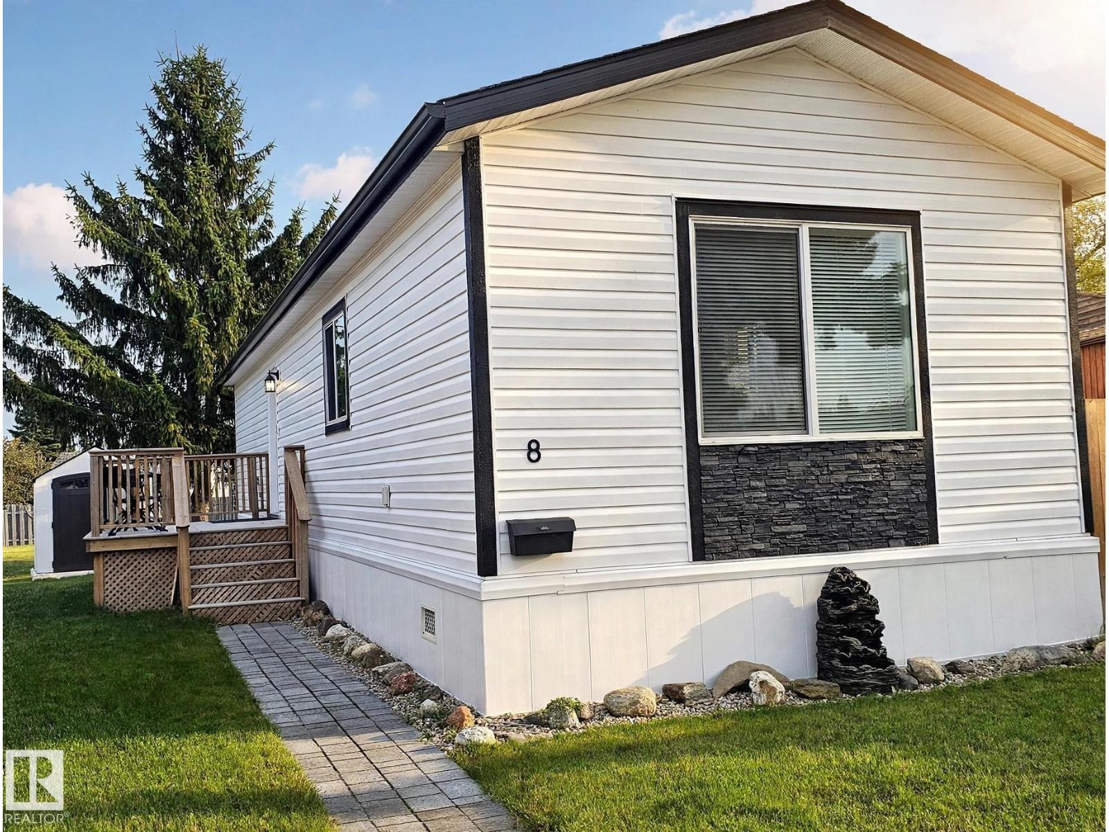 #8 12604 153 AV NW NW, Edmonton