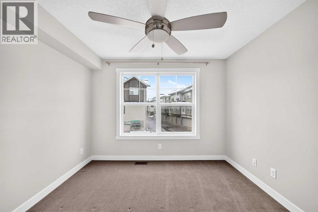 1042 Mckenzie Towne Villas SE photo 15