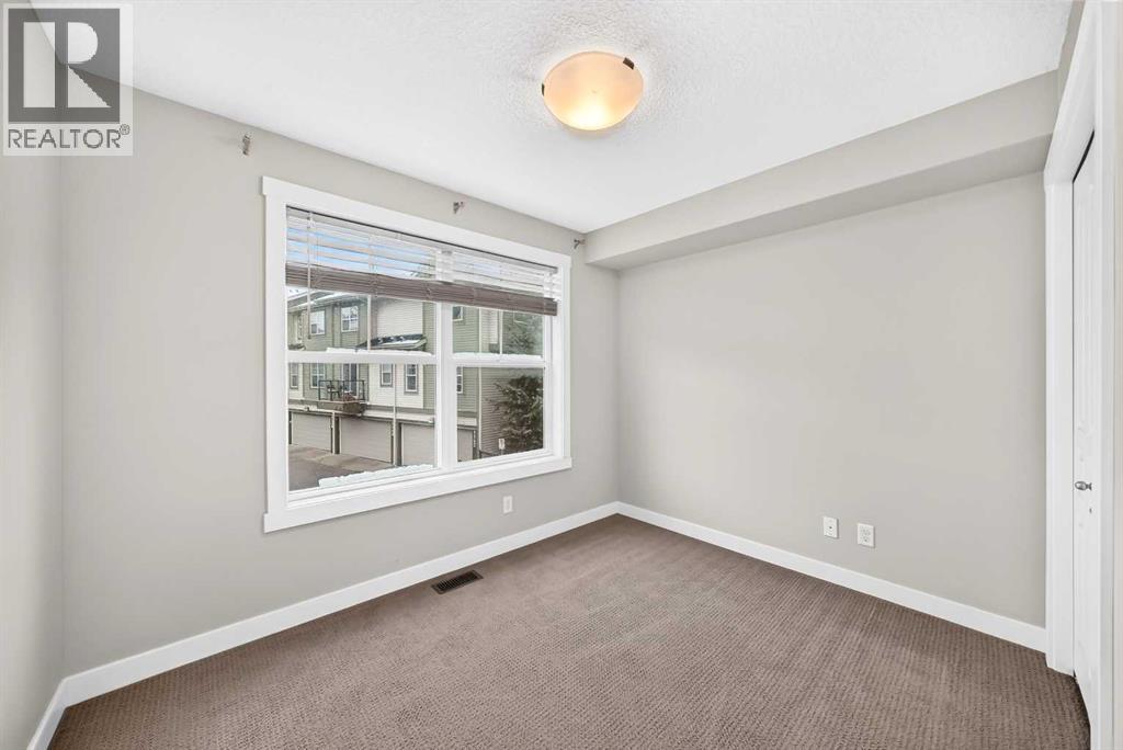 1042 Mckenzie Towne Villas SE photo 20