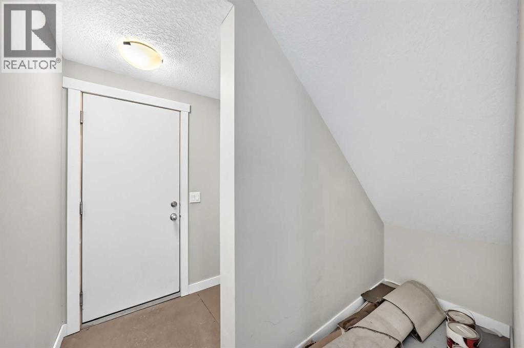 1042 Mckenzie Towne Villas SE photo 24