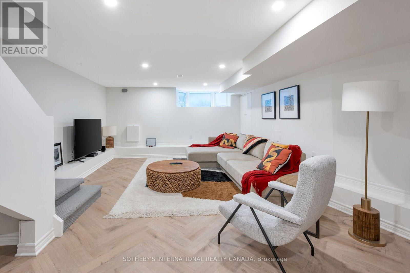 107 MACPHERSON AVENUE - 25
