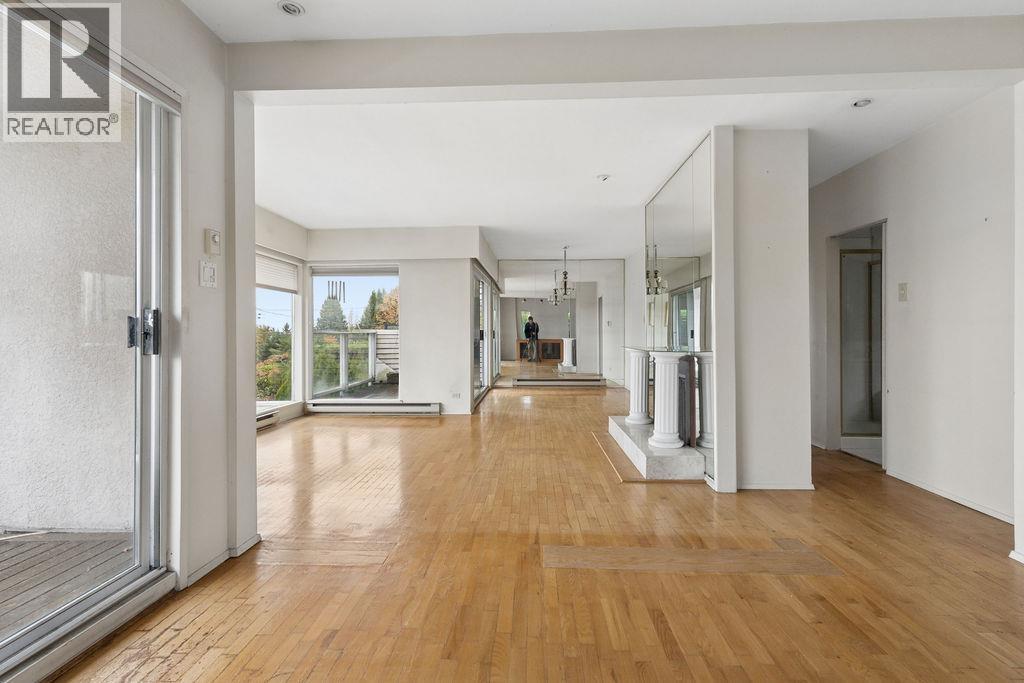 1115 Ottaburn Road, West Vancouver — photo 16
