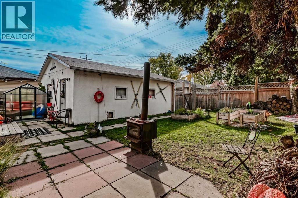 1243 40 Avenue NW photo 28