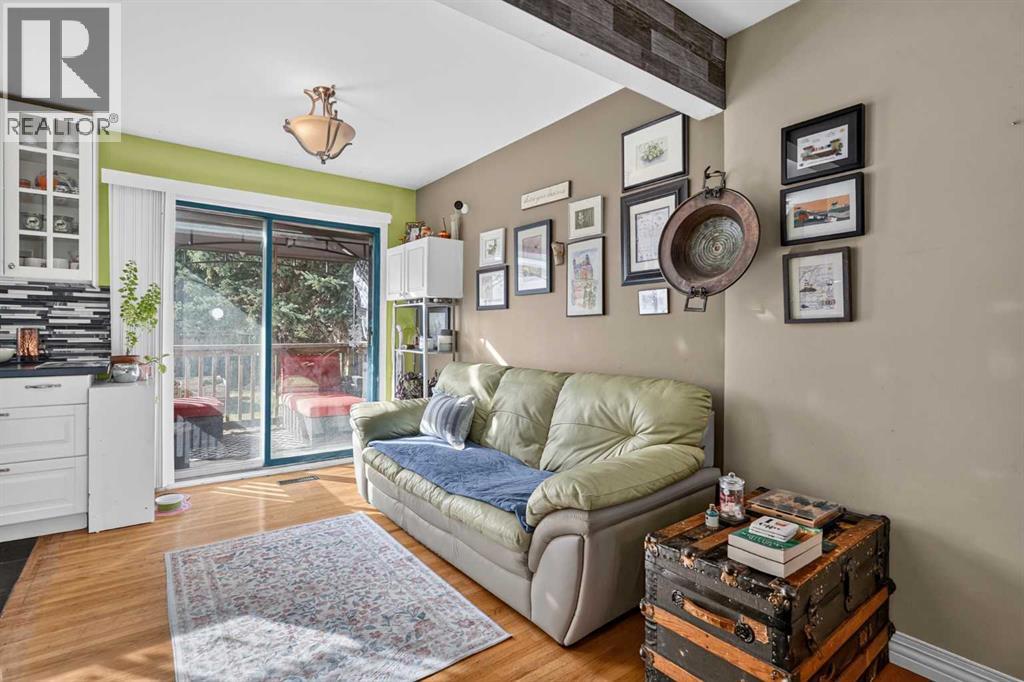 1243 40 Avenue NW photo 9