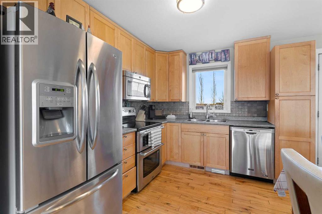 5225 48 Street, photo 10 of 39