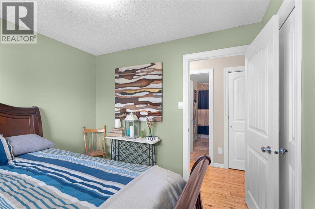 5225 48 Street, photo 13 of 39