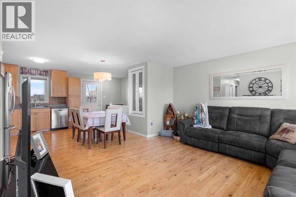 5225 48 Street, photo 5 of 39