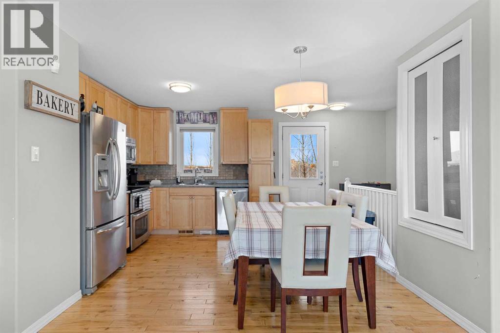 5225 48 Street, photo 7 of 39