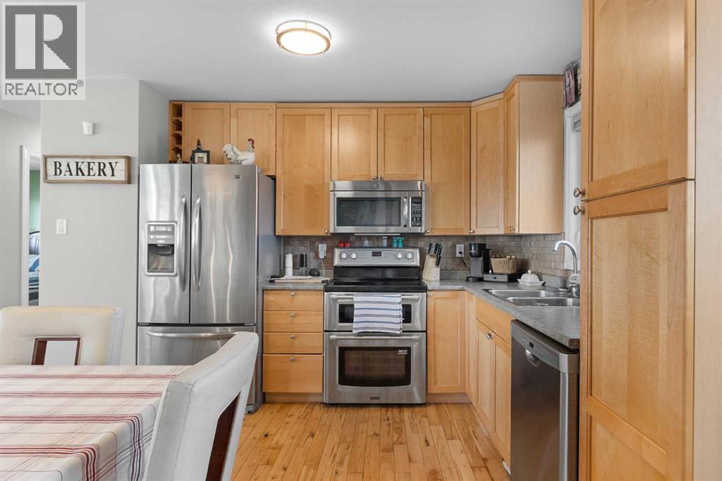 5225 48 Street, photo 8 of 39