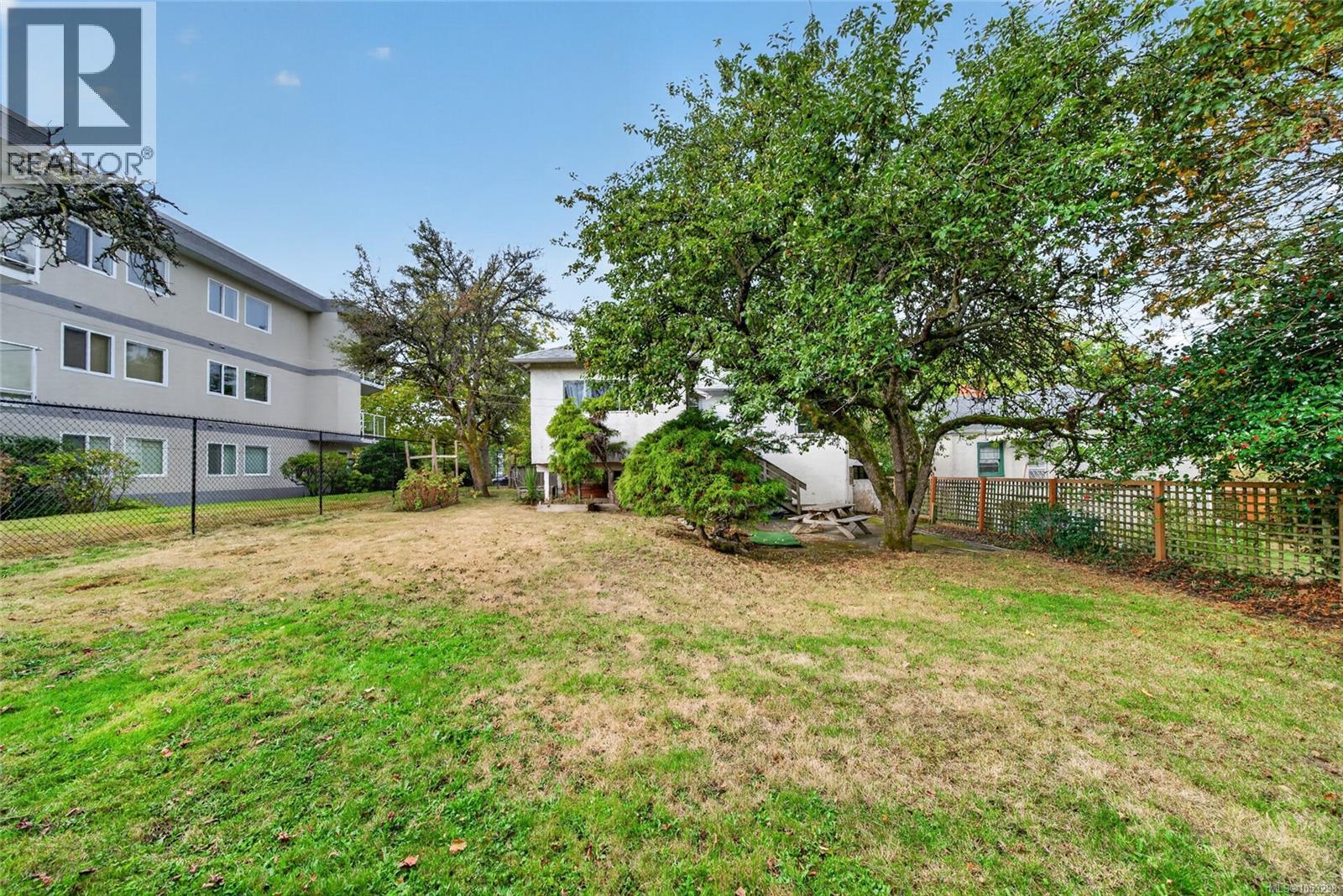  3219 RUTLEDGE Street, Saanich