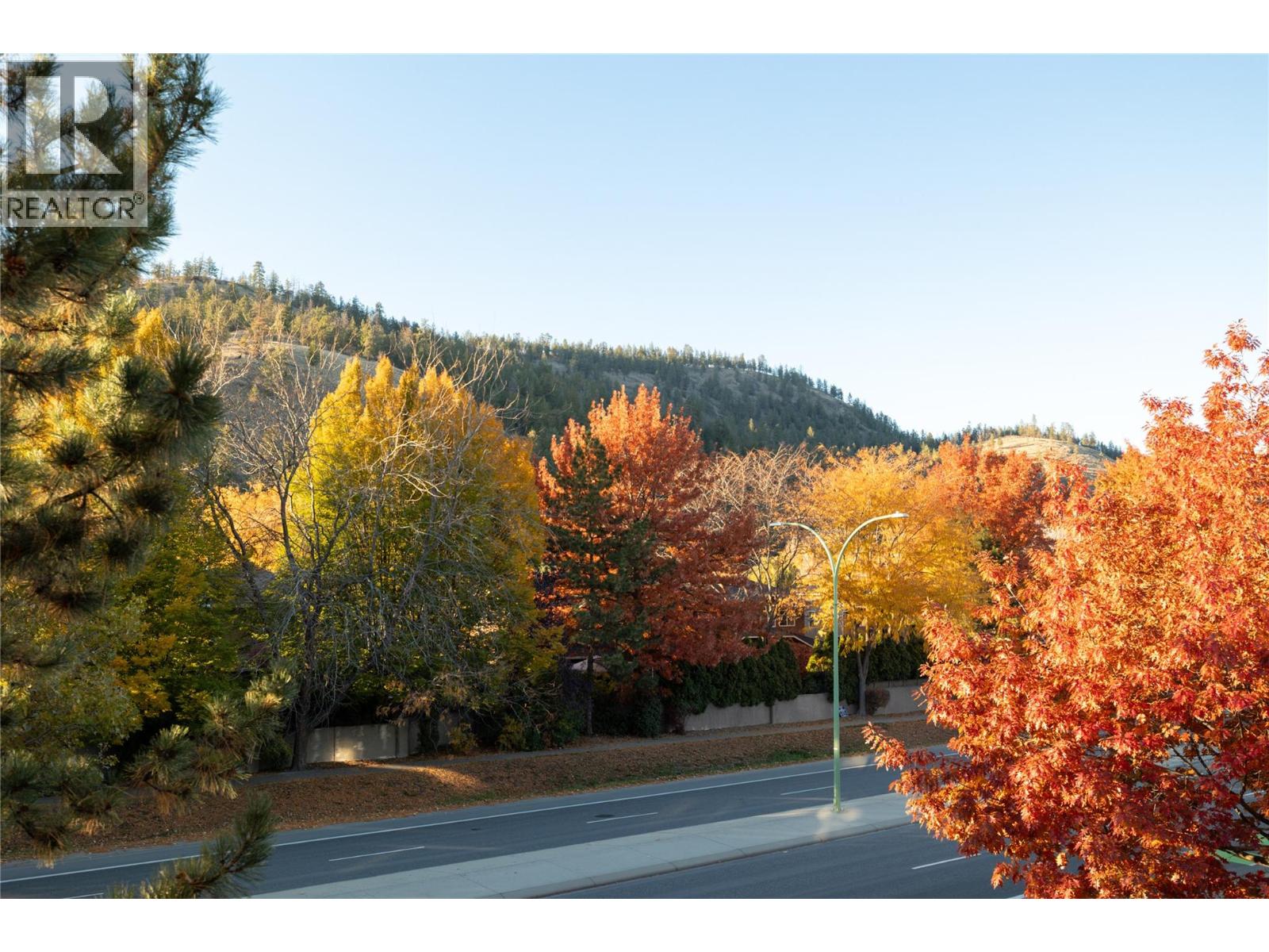 302 555 Yates Road, Kelowna
