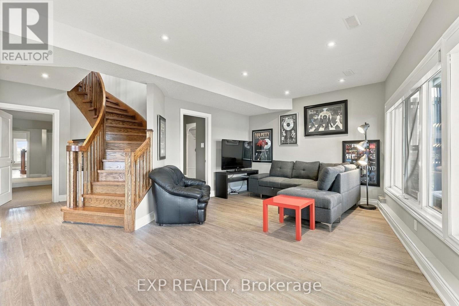 220 River Road, Wasaga Beach photo 36