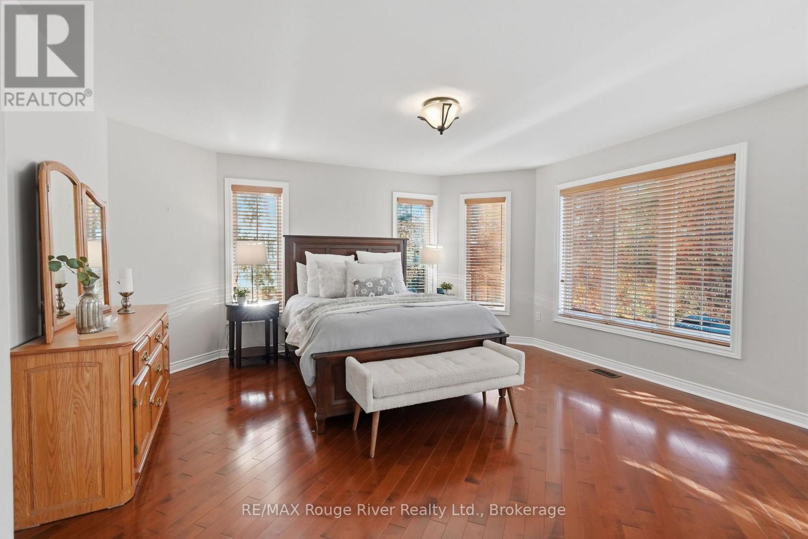 8 Jessie Court, Whitby, ON photo 17