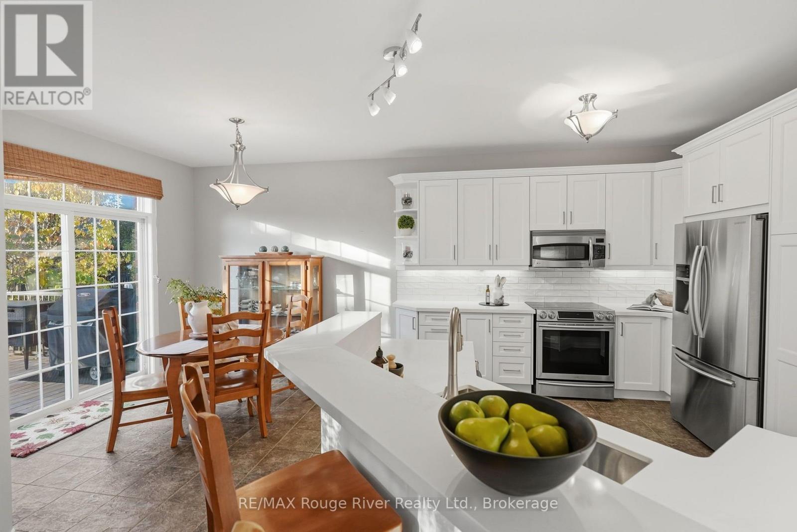 8 Jessie Court, Whitby, ON photo 10
