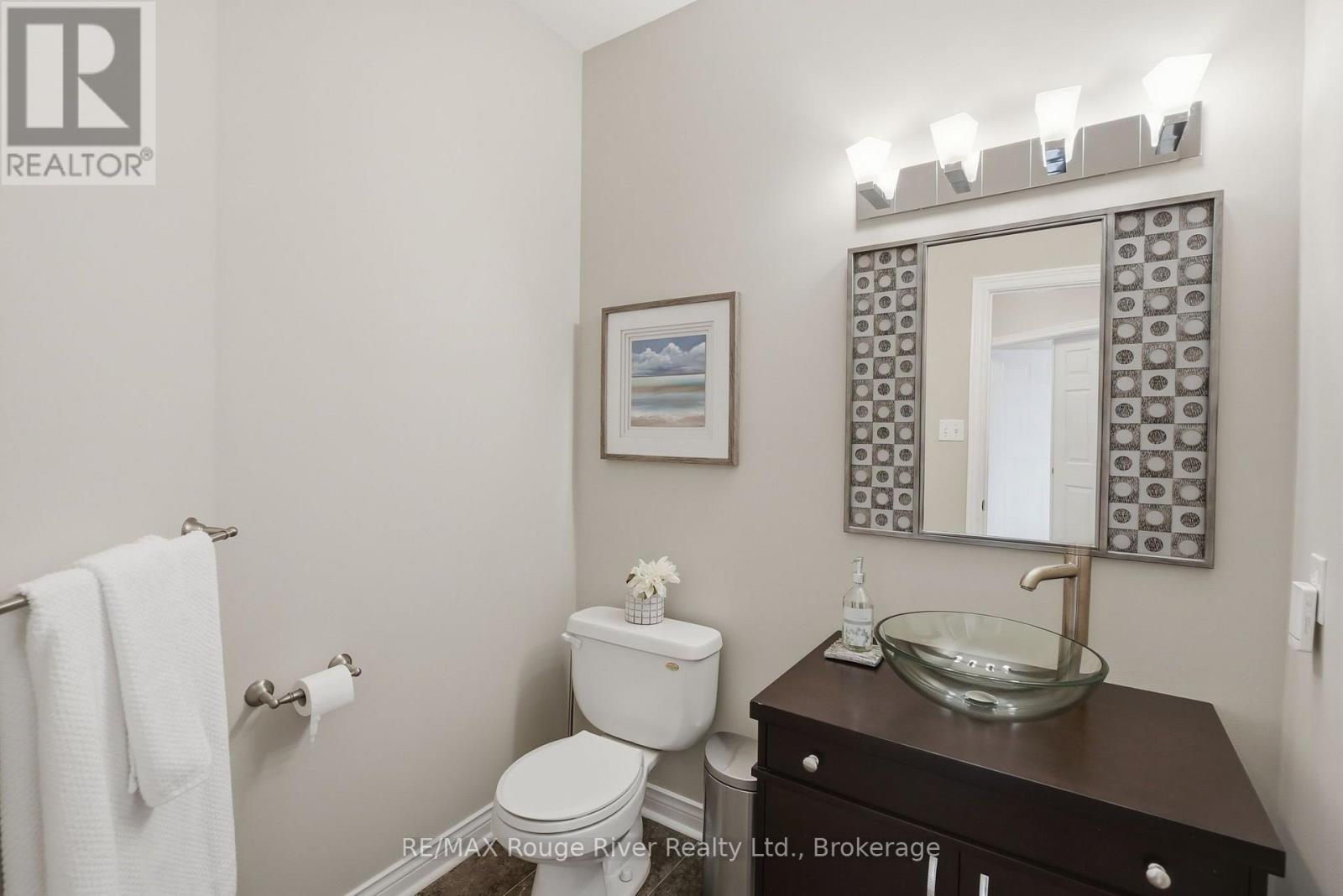 8 Jessie Court, Whitby, ON photo 16