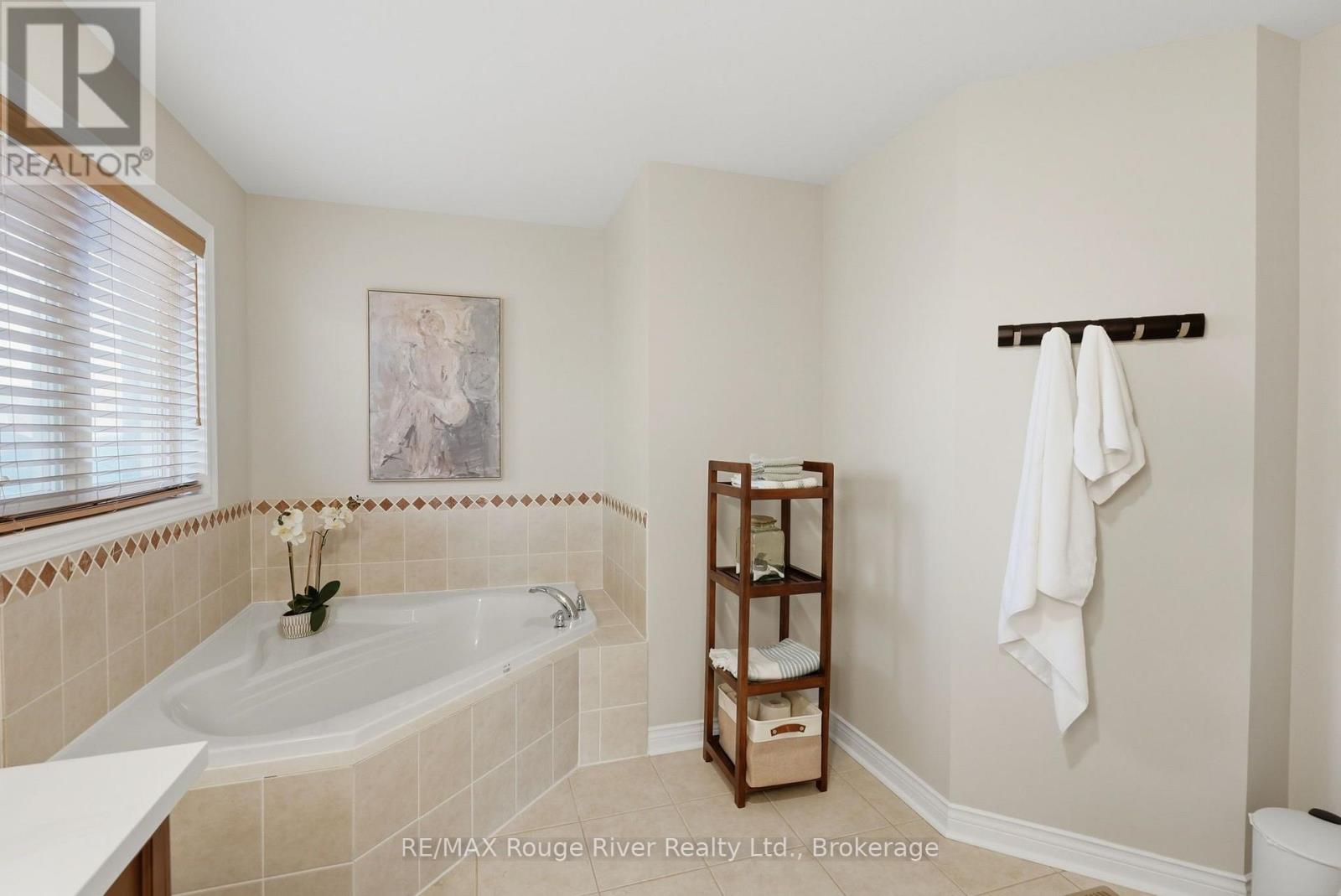 8 Jessie Court, Whitby, ON photo 21