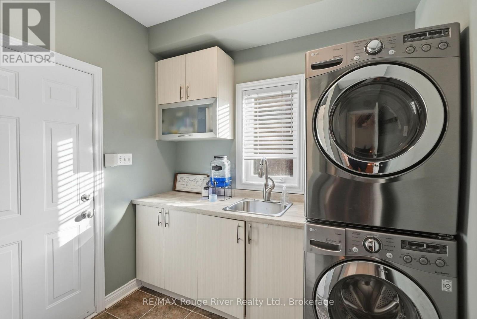 8 Jessie Court, Whitby, ON photo 15
