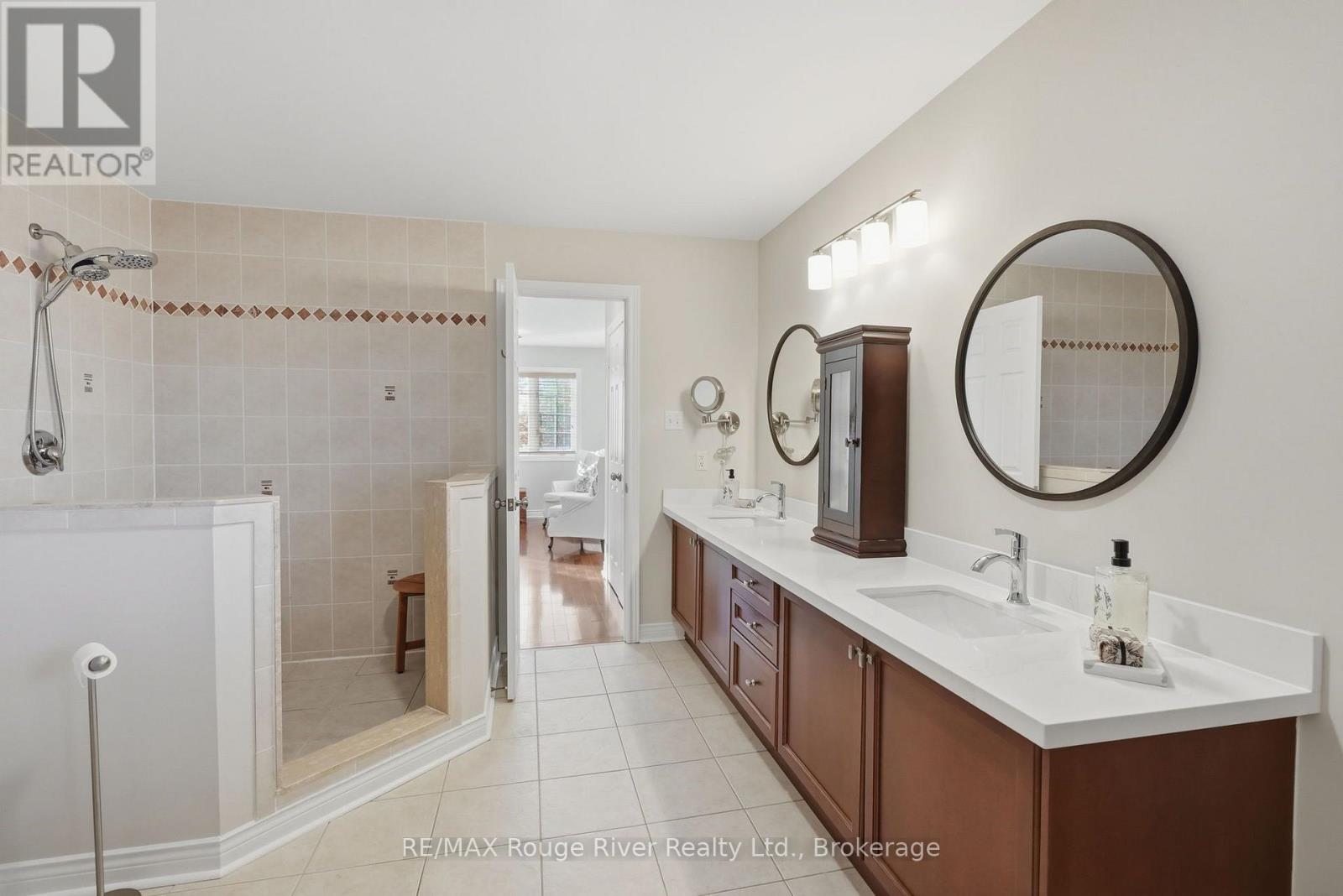 8 Jessie Court, Whitby, ON photo 20