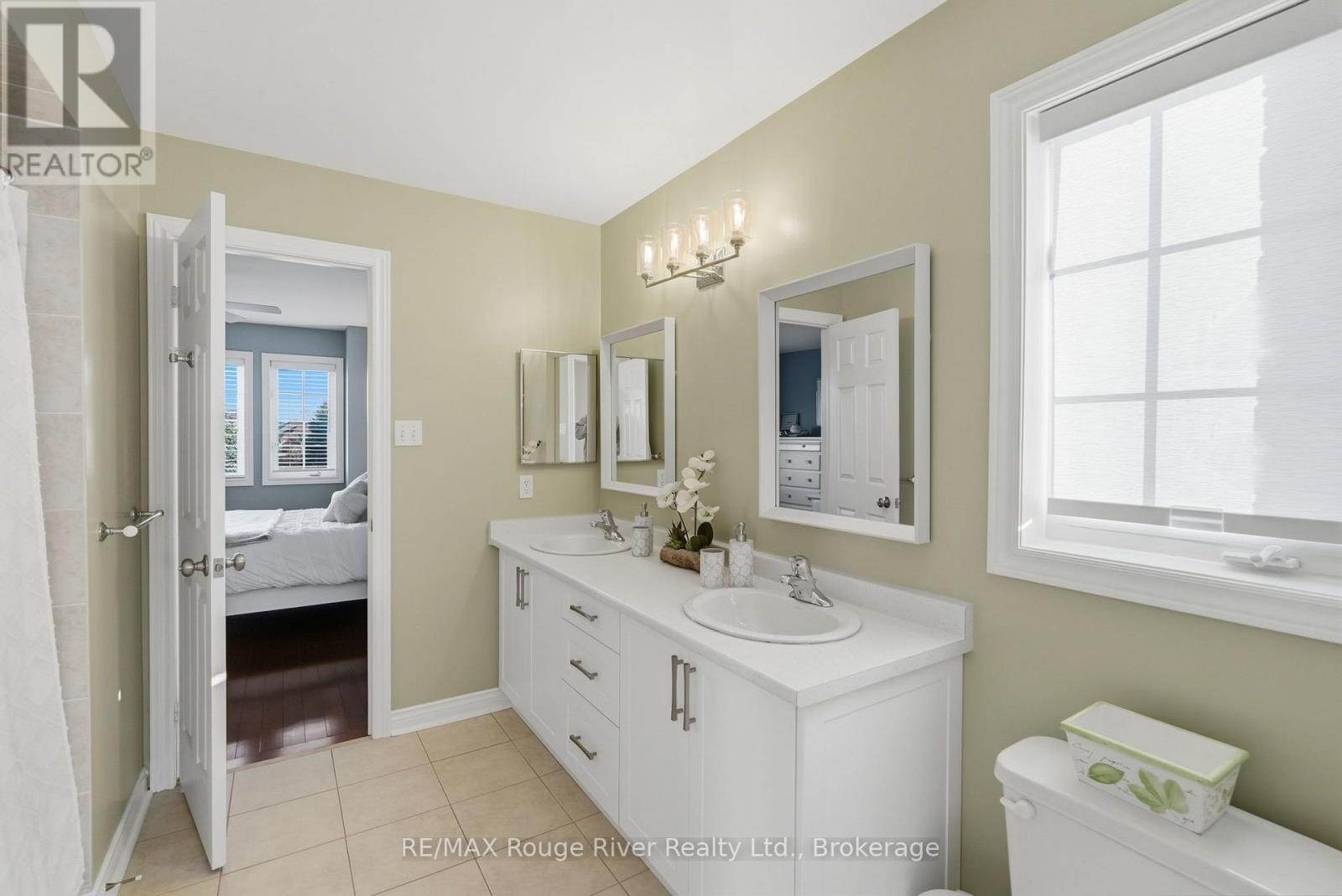 8 Jessie Court, Whitby, ON photo 27