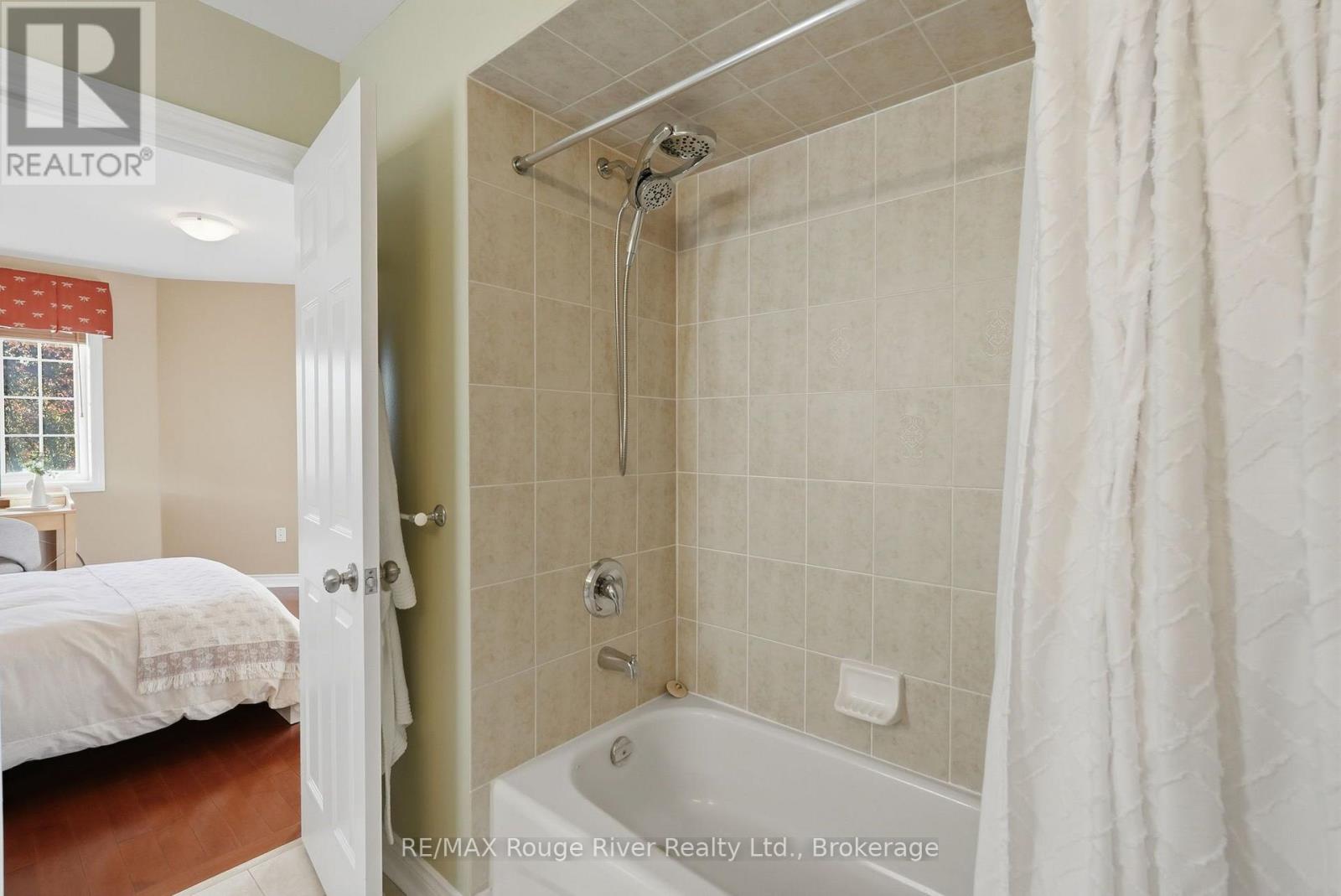 8 Jessie Court, Whitby, ON photo 28