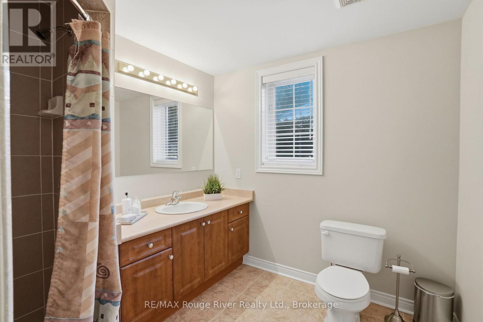 8 Jessie Court, Whitby, ON photo 39