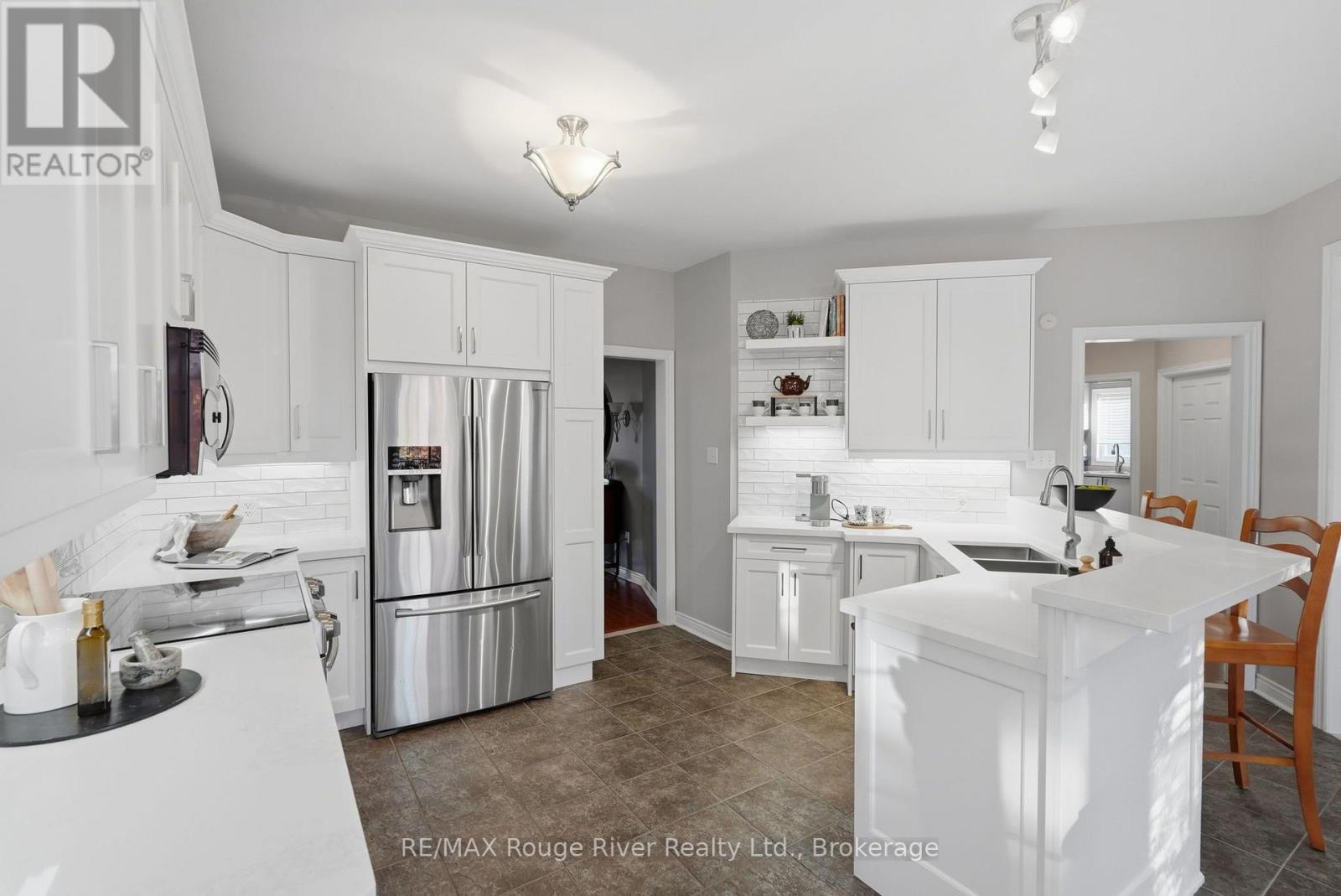 8 Jessie Court, Whitby, ON photo 9