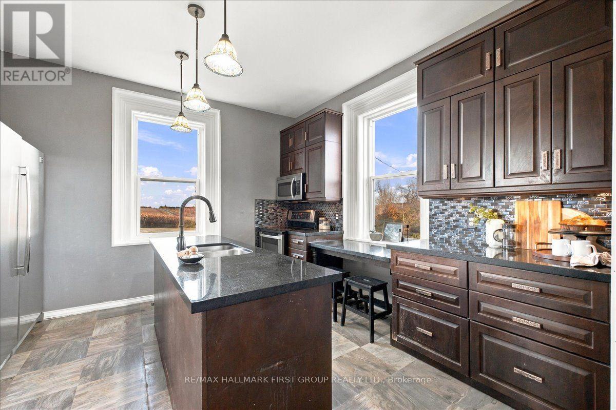 827 Hwy 35, Kawartha Lakes, ON photo 12