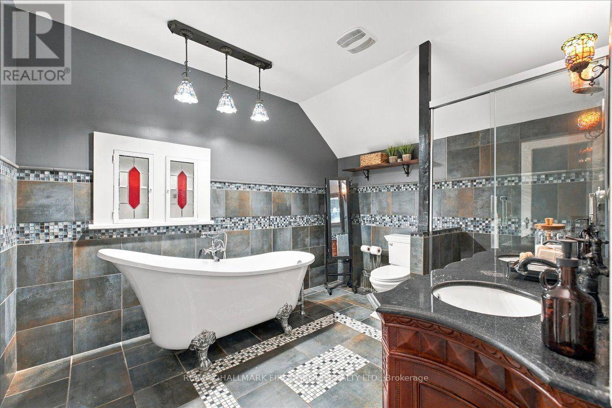 827 Hwy 35, Kawartha Lakes, ON photo 30