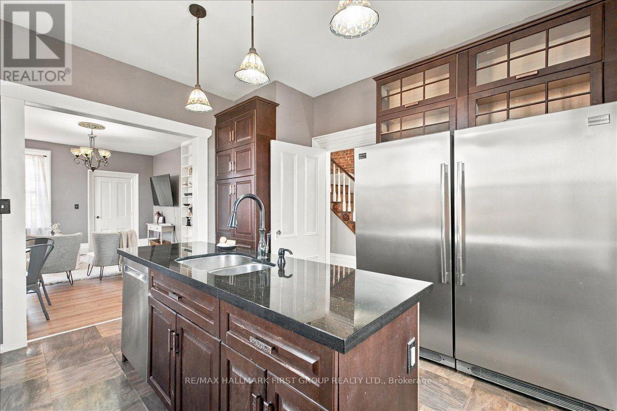 827 Hwy 35, Kawartha Lakes, ON photo 16