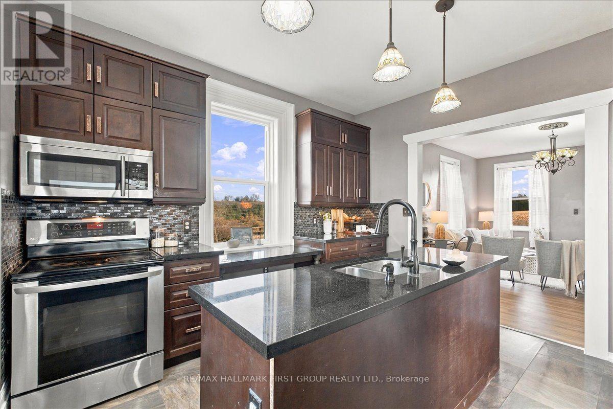 827 Hwy 35, Kawartha Lakes, ON photo 14