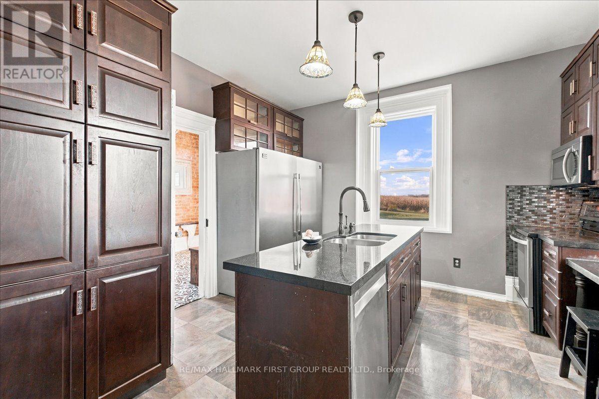 827 Hwy 35, Kawartha Lakes, ON photo 13