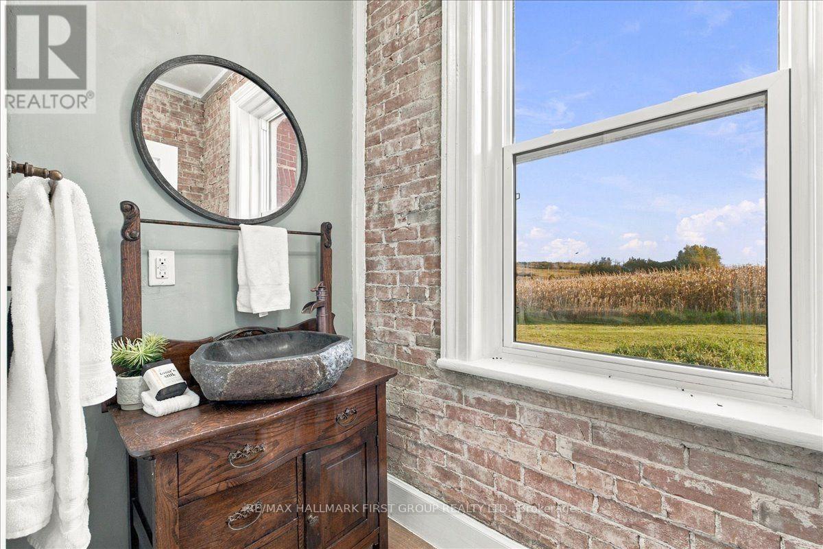 827 Hwy 35, Kawartha Lakes, ON photo 19