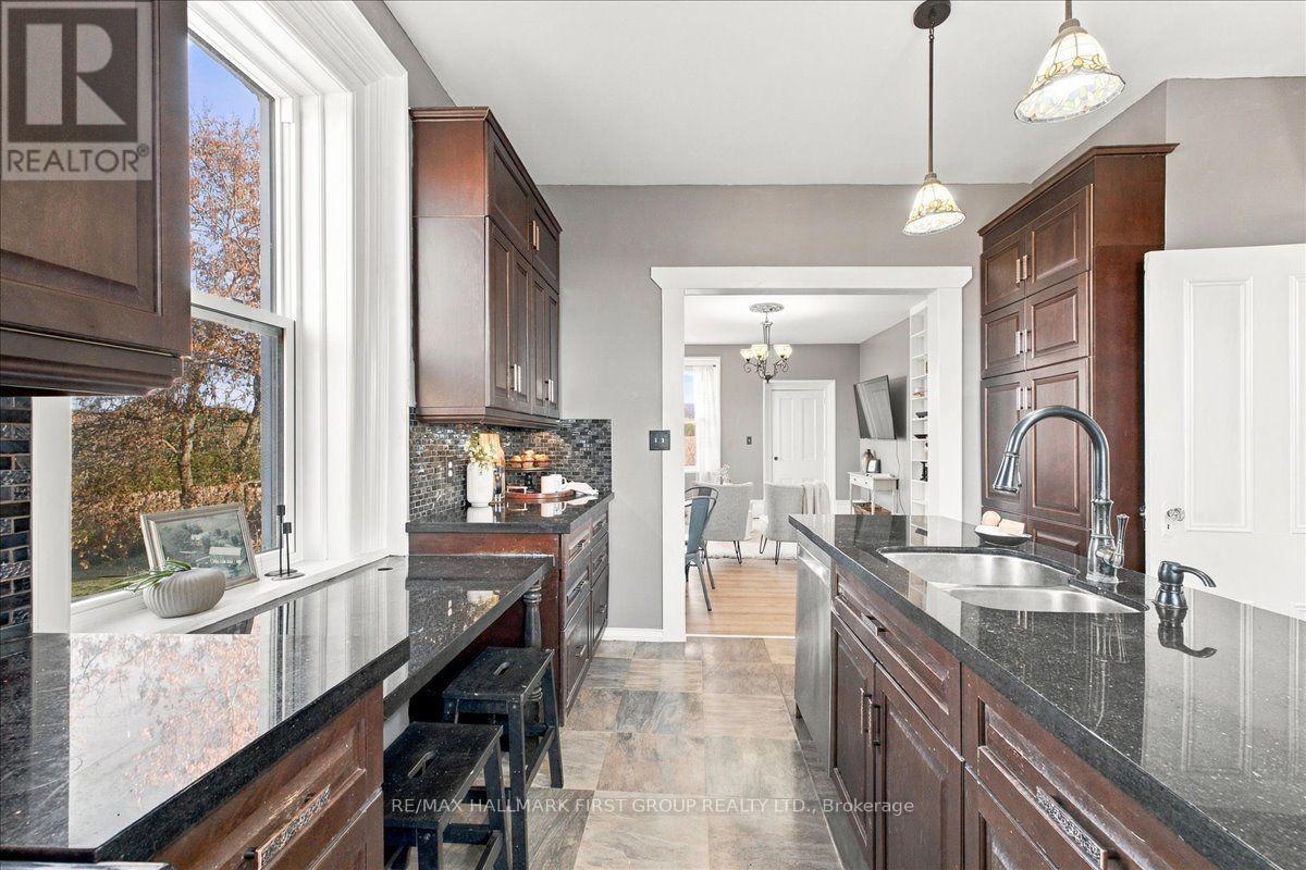827 Hwy 35, Kawartha Lakes, ON photo 15