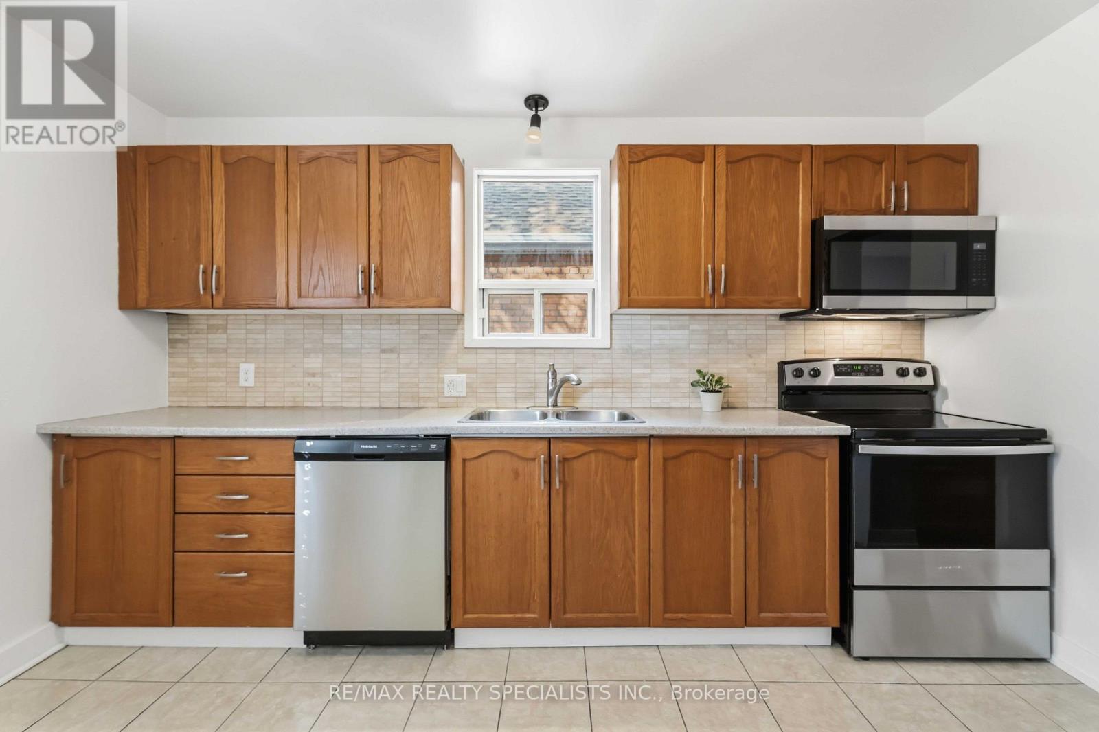 74 Cambridge Avenue, Hamilton, ON photo 9