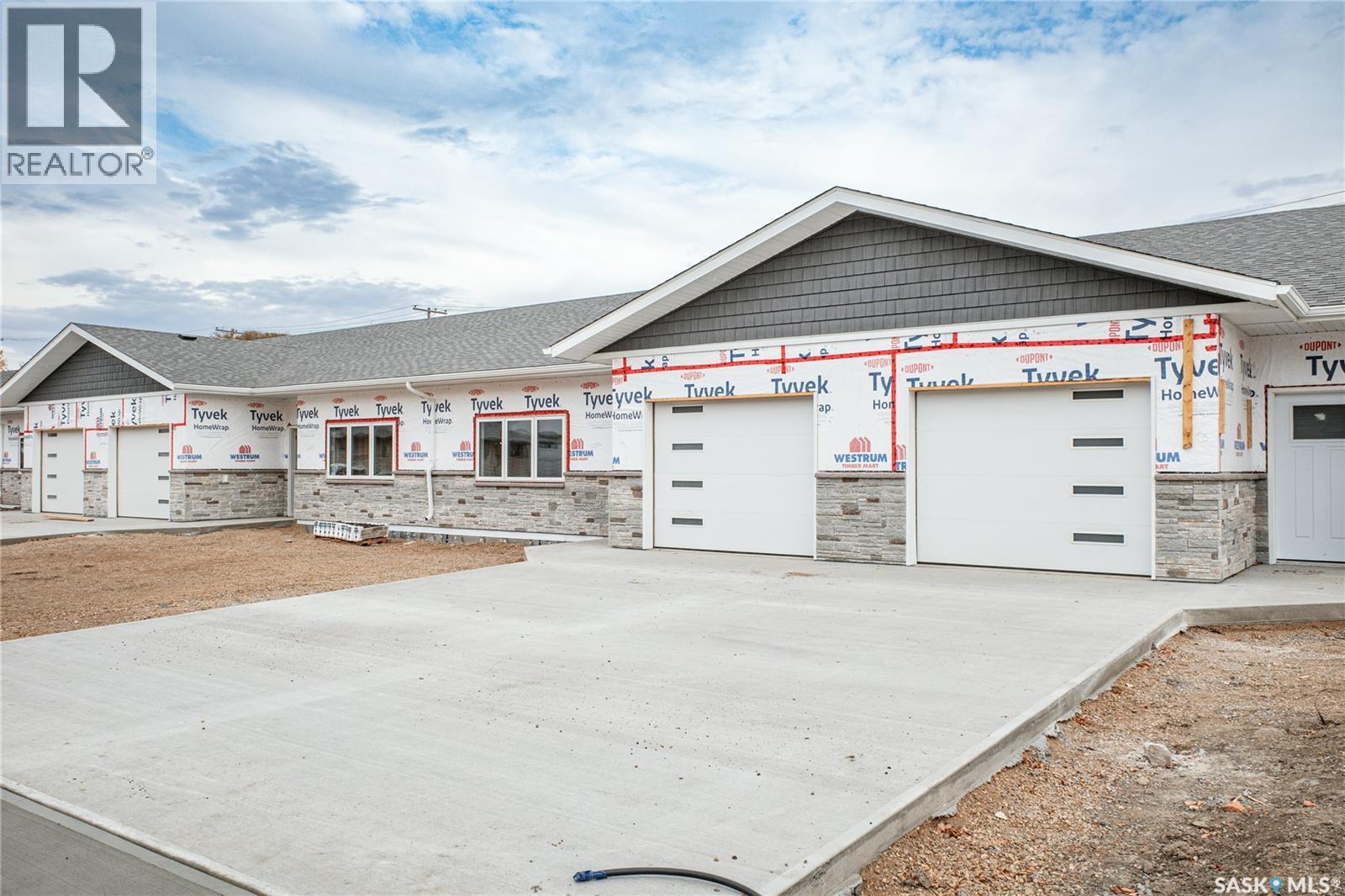 4 129 3rd AVENUE NE, Moose Jaw